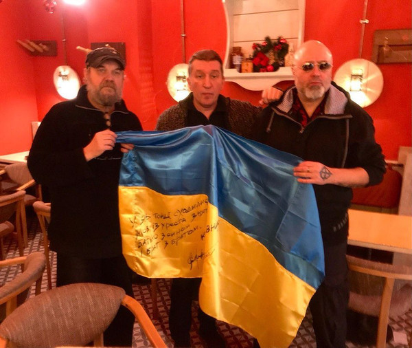Кому Вниз - Ліра
