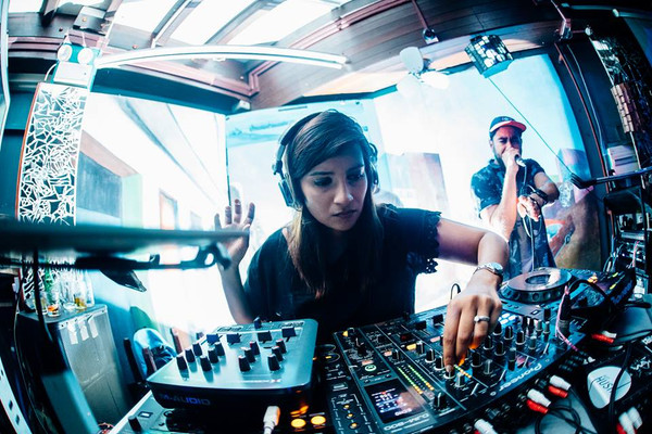 Aresha - Silly Questions  (Mindelixir No Answers remix)