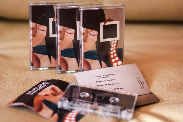 Asian Women on the Telephone - kljuch, zamok, yazyk