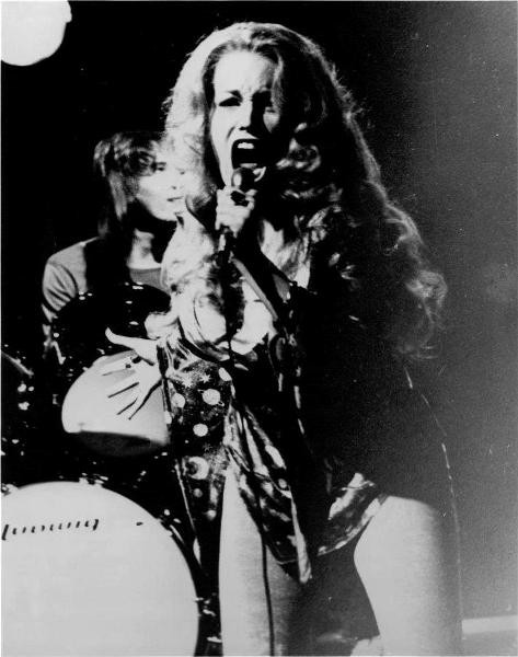Carrie Lynn - Desirable Reality
