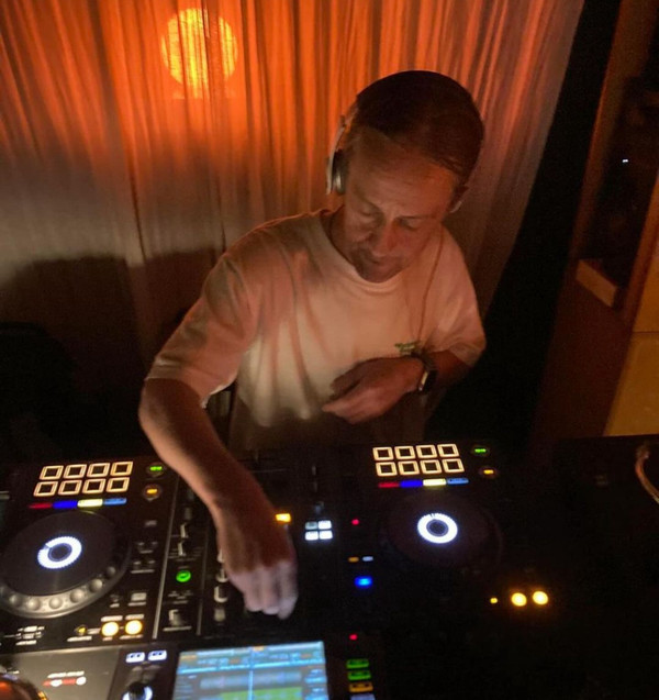 DJ Guy - Amber DJ Tools