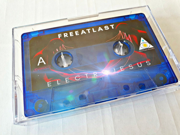 Freeatlast - We Are Worlds Apart - Sebastian Svahn Remix