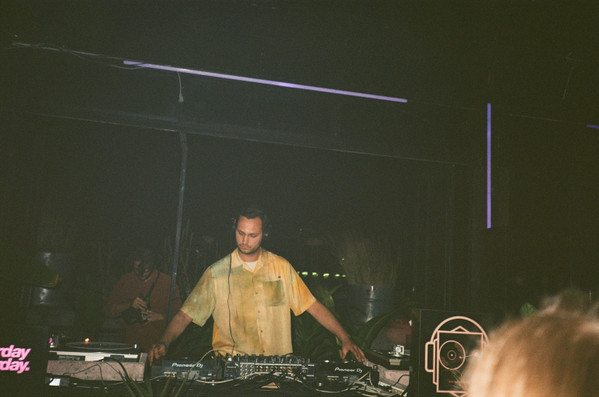 Houseum - Quasar - I Never Tought I'd See The Day