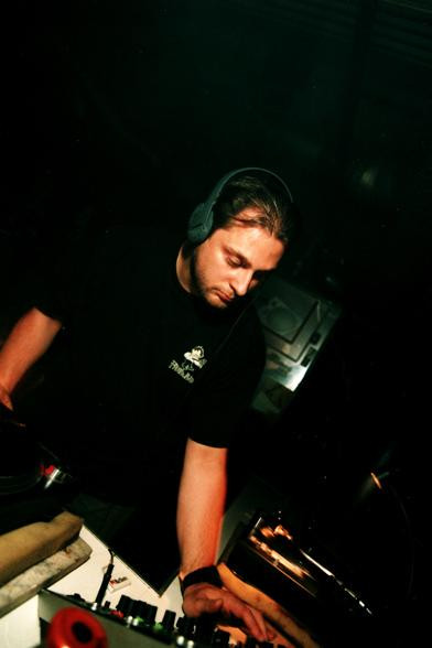 Peter van der Faustfuck - Bring The Noise