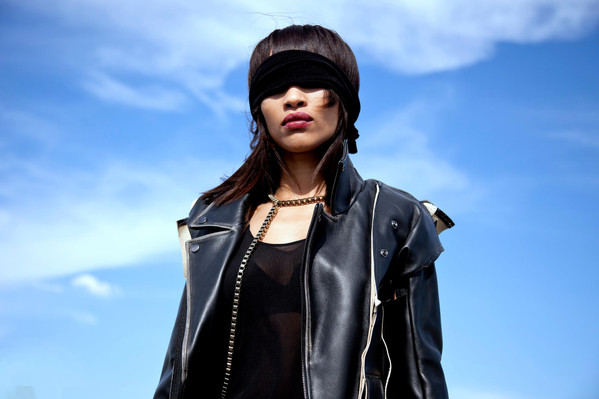 Zilla With Her Eyes Shut - Whisper Whisper