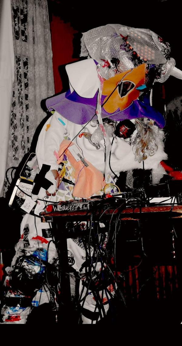 jesus is a noise commander - Head V